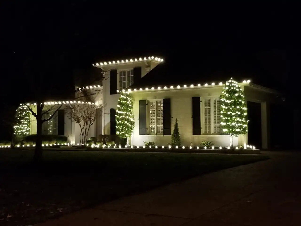 Roofline Christmas lights on a Memphis-area home